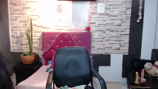 MarianaNight02 online show from December 2024 11:17:01 PM