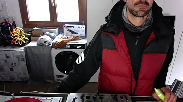 Snapshot of techmoon chatting on November 2025 03:56:01 PM techmoon online show from November 2025 03:56:01 PM