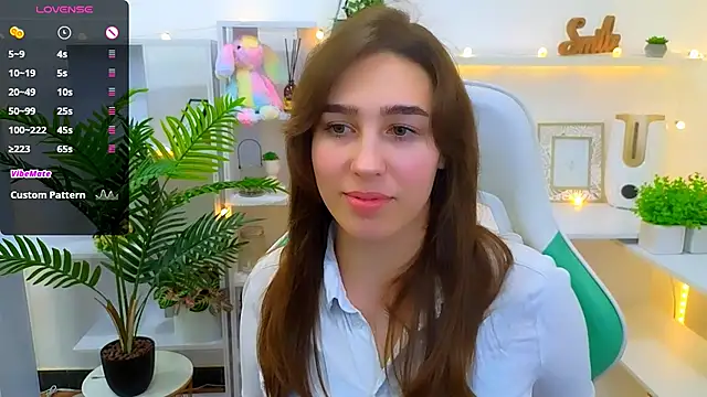 Snapshot of _Eliizabeth_ chatting on January 2025 12:52:02 AM Eliizabeth online show from January 2025 12:52:02 AM