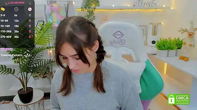 Snapshot of _Eliizabeth_ chatting on January 2025 10:34:02 PM Eliizabeth online show from January 2025 10:34:02 PM