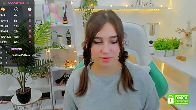 Snapshot of _Eliizabeth_ chatting on January 2025 01:48:01 AM Eliizabeth online show from January 2025 01:48:01 AM