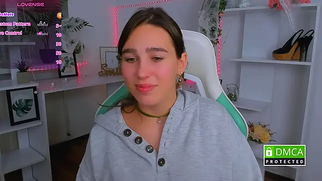 Snapshot of _Eliizabeth_ chatting on October 2025 10:33:02 PM Eliizabeth online show from October 2025 10:33:02 PM