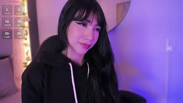 emma woods  online show from December 2024 03:31:02 PM