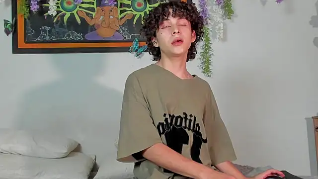 Snapshot of Cherry_boy_18 chatting on March 2025 02:09:02 AM Cherry boy 18 online show from March 2025 02:09:02 AM