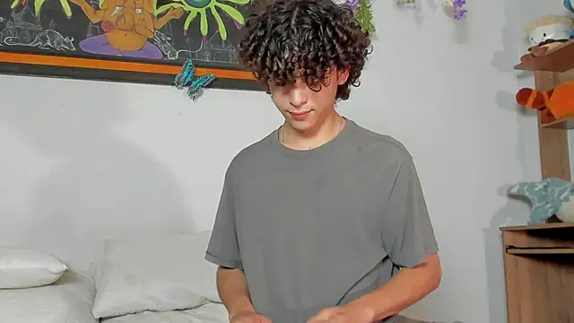 Snapshot of Cherry_boy_18 chatting on March 2025 01:54:02 AM Cherry boy 18 online show from March 2025 01:54:02 AM