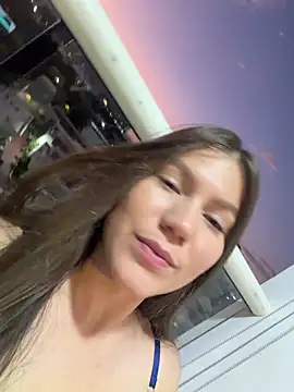 AmelieLaurent  online show from December 2025 11:01:02 PM