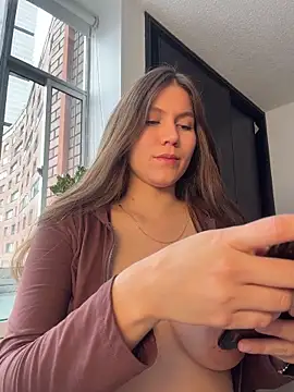 AmelieLaurent  online show from May 2026 02:47:01 PM