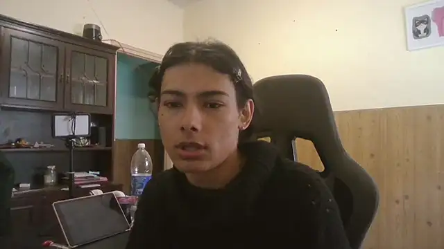Snapshot of calliemaggotbone chatting on April 2026 01:26:01 PM calliemaggotbone online show from April 2026 01:26:01 PM