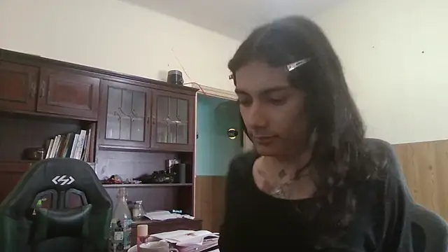 Snapshot of calliemaggotbone chatting on April 2026 05:04:02 PM calliemaggotbone online show from April 2026 05:04:02 PM
