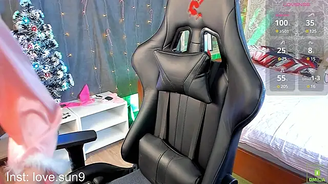 Snapshot of Michel_Momsen chatting on December 2024 03:55:01 PM Michel Momsen online show from December 2024 03:55:01 PM