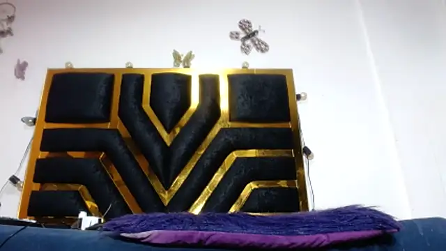 Helennahot online show from April 2026 11:52:01 AM