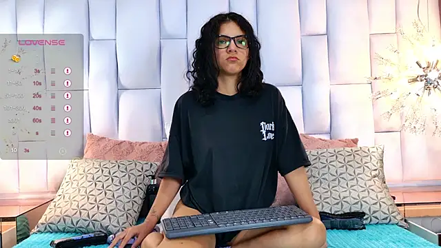 Snapshot of Iris_Ross_ chatting on November 2025 11:35:01 AM Iris Ross online show from November 2025 11:35:01 AM