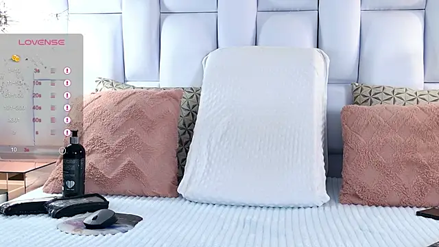 Snapshot of Iris_Ross_ chatting on December 2025 11:38:02 AM Iris Ross online show from December 2025 11:38:02 AM