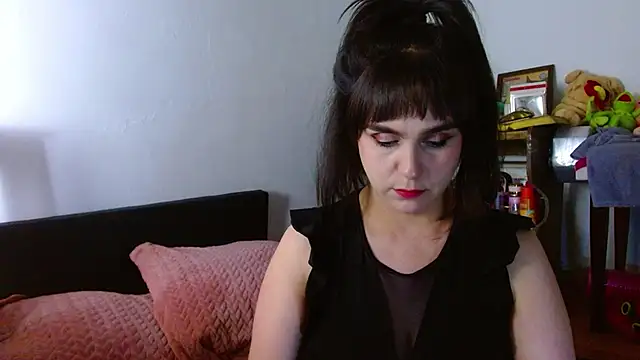 Snapshot of collette_beaufoy_ chatting on June 2026 12:53:02 PM collette beaufoy online show from June 2026 12:53:02 PM