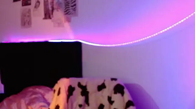 Coralinnee  online show from January 2025 07:53:01 AM