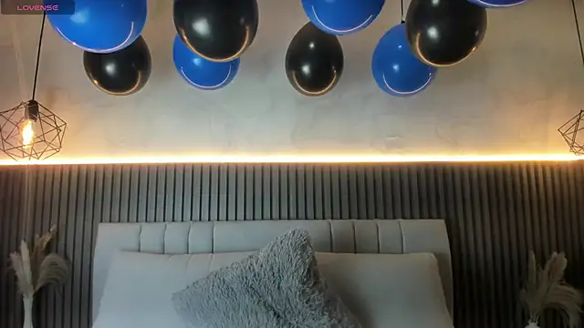 SHANONCLARK online show from November 2025 06:18:02 PM