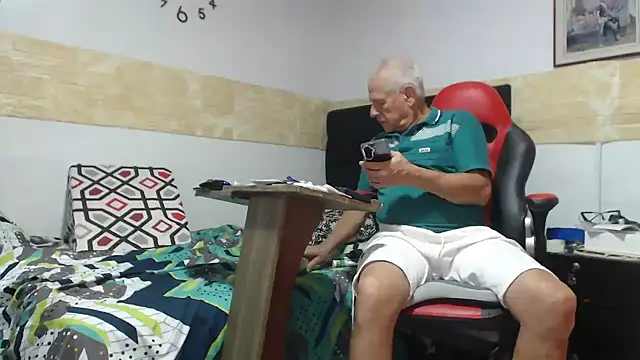 VALENTINO1983  online show from November 2025 02:45:02 AM