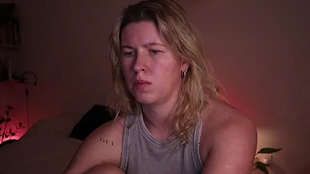 moonamii online show from October 2025 06:23:01 PM