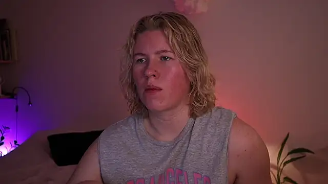 moonamii online show from December 2025 02:57:02 PM