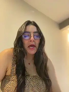 Snapshot of Lia_flowers chatting on February 2025 11:36:02 PM Lia flowers online show from February 2025 11:36:02 PM