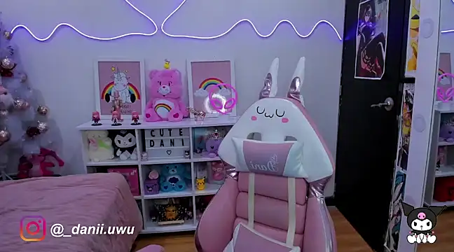 Snapshot of CuteDani_ chatting on December 2024 07:17:01 AM CuteDani online show from December 2024 07:17:01 AM