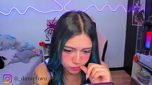 Snapshot of CuteDani_ chatting on October 2025 08:35:01 AM CuteDani online show from October 2025 08:35:01 AM