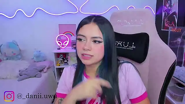 Snapshot of CuteDani_ chatting on November 2025 12:31:02 AM CuteDani online show from November 2025 12:31:02 AM