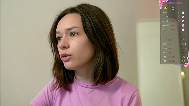 Snapshot of VivianLy_ chatting on December 2024 11:00:01 AM VivianLy  online show from December 2024 11:00:01 AM