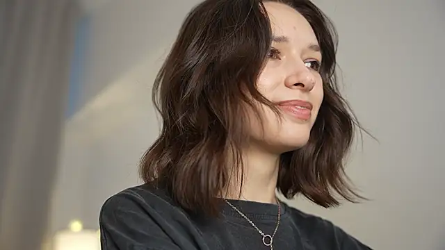 Snapshot of VivianLy_ chatting on January 2025 11:48:02 AM VivianLy  online show from January 2025 11:48:02 AM