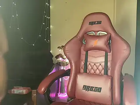 Snapshot of shanayaaa_1 chatting on January 2025 09:39:02 PM shanayaaa 1 online show from January 2025 09:39:02 PM