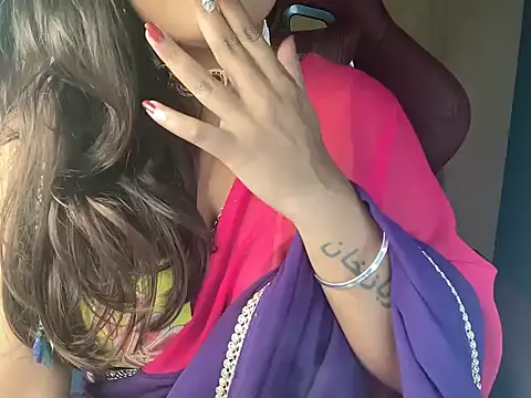 Snapshot of shanayaaa_1 chatting on January 2025 06:54:01 PM shanayaaa 1 online show from January 2025 06:54:01 PM