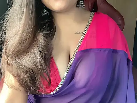 Snapshot of shanayaaa_1 chatting on February 2025 06:26:02 PM shanayaaa 1 online show from February 2025 06:26:02 PM