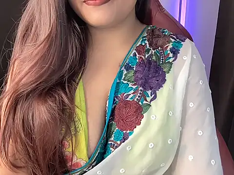 Snapshot of shanayaaa_1 chatting on October 2025 08:09:02 PM shanayaaa 1 online show from October 2025 08:09:02 PM