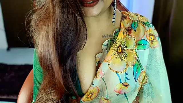 Snapshot of shanayaaa_1 chatting on October 2025 07:03:01 PM shanayaaa 1 online show from October 2025 07:03:01 PM