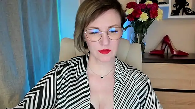 Snapshot of feliziaDesire chatting on April 2026 01:00:02 PM feliziaDesire online show from April 2026 01:00:02 PM