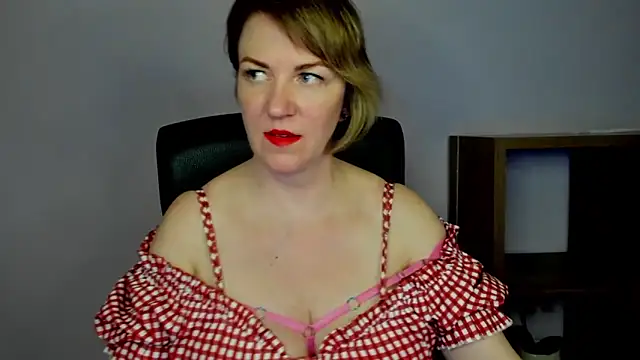 Snapshot of feliziaDesire chatting on April 2026 01:29:02 PM feliziaDesire online show from April 2026 01:29:02 PM