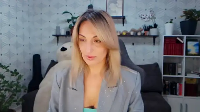 MillaXQueen online show from February 2026 03:50:02 PM