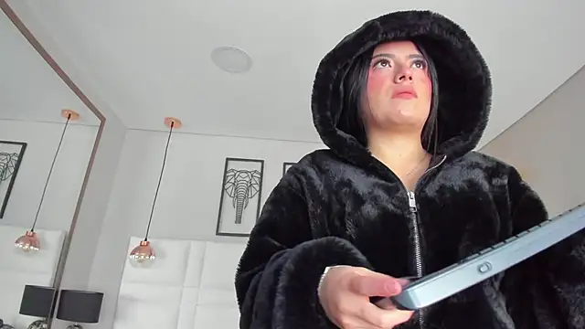 Rebeca jones online show from December 2025 12:10:01 PM