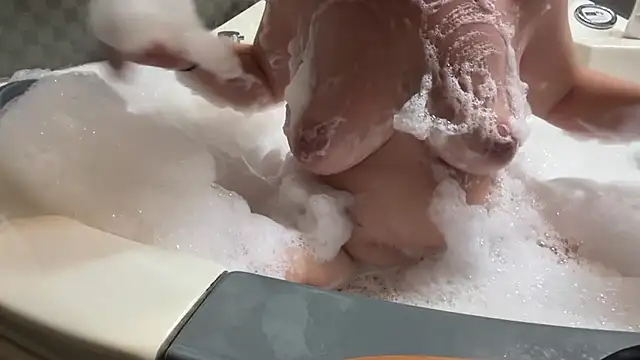 Pitufina love online show from February 2026 07:42:02 PM