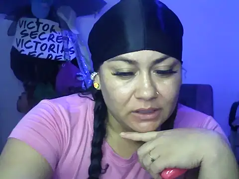 Snapshot of AliceFox_Milf chatting on February 2026 04:20:01 AM AliceFox Milf online show from February 2026 04:20:01 AM