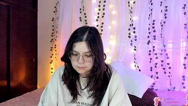 Mey moon online show from December 2024 11:21:01 PM