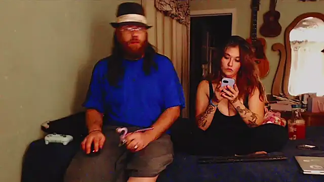 Geeznuts19 online show from October 2025 03:40:02 AM