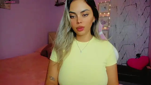 Snapshot of Gabby_prieto chatting on June 2026 01:21:01 AM Gabby prieto online show from June 2026 01:21:01 AM