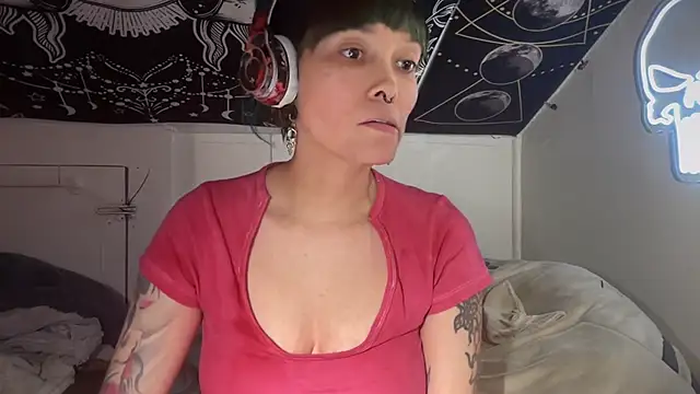 Snapshot of FRRANNKIE chatting on January 2025 07:33:02 AM FRRANNKIE online show from January 2025 07:33:02 AM