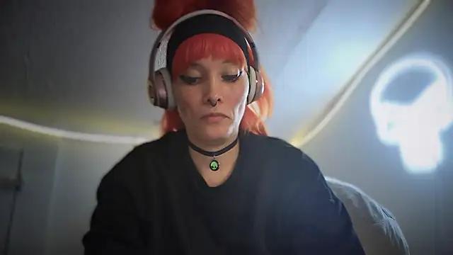 Snapshot of FRRANNKIE chatting on October 2025 08:09:01 PM FRRANNKIE online show from October 2025 08:09:01 PM