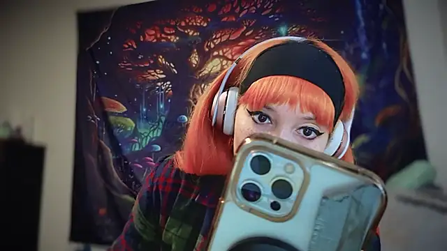 Snapshot of FRRANNKIE chatting on November 2025 08:49:01 PM FRRANNKIE online show from November 2025 08:49:01 PM