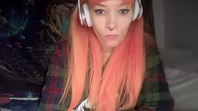 Snapshot of FRRANNKIE chatting on December 2025 02:23:02 PM FRRANNKIE online show from December 2025 02:23:02 PM