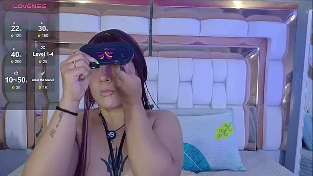 valkiria moore online show from February 2026 08:01:01 PM