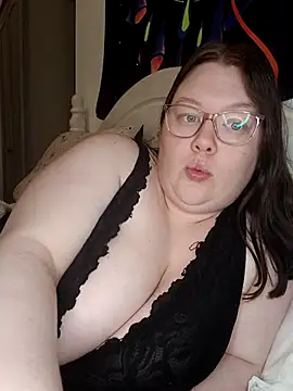 Sexycurvyemilyy online show from April 2026 10:43:02 PM
