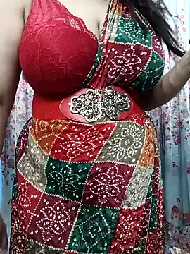 Snapshot of Sexybomb33 chatting on December 2024 08:36:02 PM Sexybomb33 online show from December 2024 08:36:02 PM